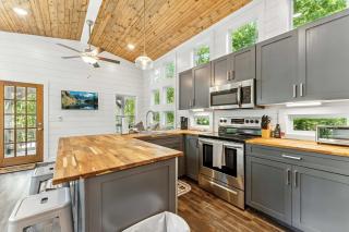 The Hemlock Hideaway tiny home - 4