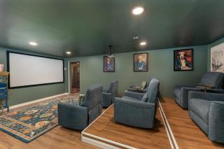 Epic Home Sleeps 20-Basketball Court-Hot Tub-Sauna - Swiss - 5