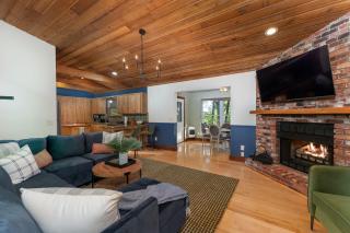 Epic Home Sleeps 20-Basketball Court-Hot Tub-Sauna - Swiss - 1