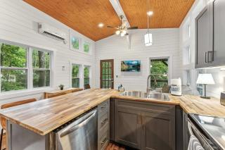 The Hickory Tiny Home in Menlo - 1