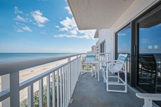 Renovated direct oceanfront corner condo with a huge wrap-around balcony and pool - 4