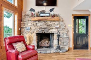 Stone Ledge Refuge with private hot tub - 1