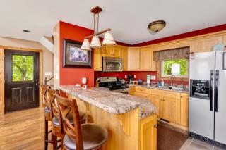 Stone Ledge Refuge with private hot tub - 1