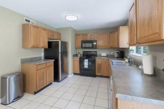 Travis' Place - Convenient and Affordable Location - 4