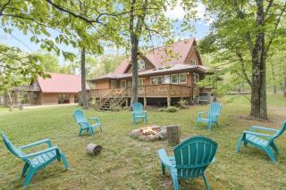 Wooded Retreat with game area and hot tub - 7