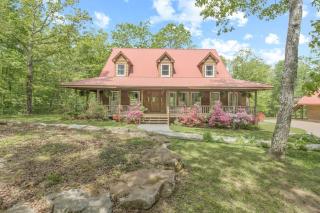 Wooded Retreat with game area and hot tub - 3