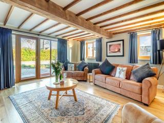 Landers Mews - Trunch - 6
