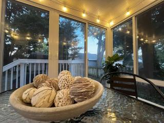 Walk to Notre Dame Harter Heights Hideaway - 8