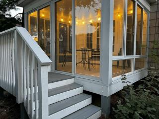 Walk to Notre Dame Harter Heights Hideaway - 3