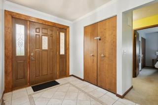 Near Shopping & Dining- The South Bend Bungalow - Granger - 4