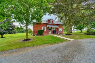 Cozy New York Farmhouse with Porch, Grill and Fire Pit - Yale - 9