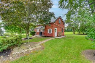 Cozy New York Farmhouse with Porch, Grill and Fire Pit - Yale - 5