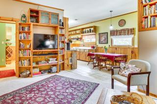 La Crescent Cottage on Minnesota Bluffs with View! - 5