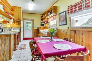 La Crescent Cottage on Minnesota Bluffs with View! - 1