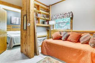 La Crescent Cottage on Minnesota Bluffs with View! - 3