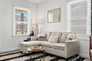 3BR 2BA Derby Home Walk to Churchill Free Parking - Louisville - 4
