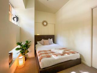 Comfortable City Apartment with Free Parking - 9