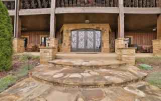 Mountainside Manor l Custom pool & movie theater - Cleveland - 5