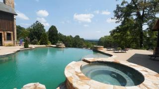 Mountainside Manor l Custom pool & movie theater - Cleveland - 8