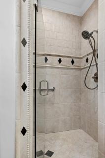 Luxury Retreat in Red Bank TN - 9