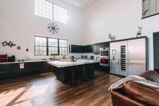 The Pines at Signal Mountain with Hot Tub - 3