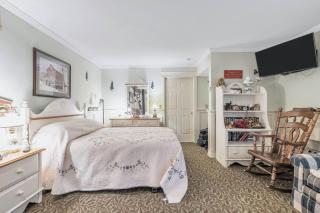 Quiet Getaway with Queen Bed & Wi-Fi - 4