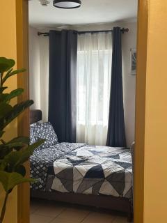 2-Bedroom Condo (1 queen bed setup) with Parking - 8