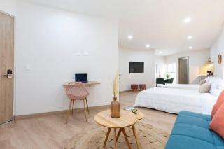 Large Apt-Laureles-Smart Lock-AC-Laundry Service - 9