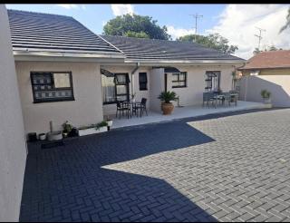 FourtyOne-Fourth GuestHouse - Johannesburg - 1