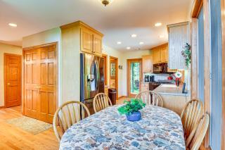 Hilltop Home with Panoramic Forest and Mountain Views! - 4