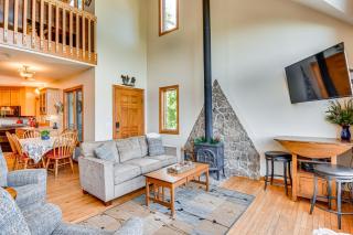 Hilltop Home with Panoramic Forest and Mountain Views! - 5