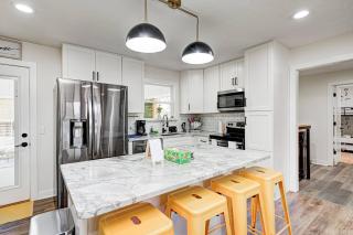 Indy Lux Stay: Hotub, Climb Wall, Yard ,Game, BBQ - Greenwood - 1
