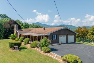 11 Mi to Asheville Scenic Retreat with Game Room - Candler - 5