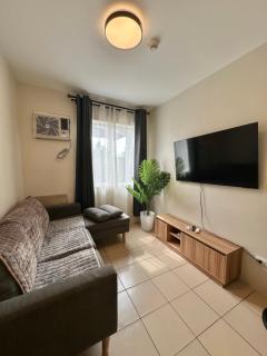 2-Bedroom Condo (1 queen bed setup) with Parking - 6