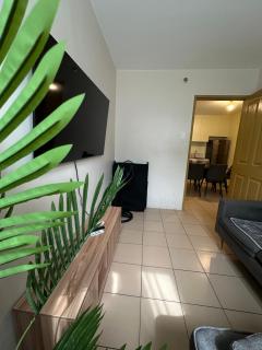 2-Bedroom Condo (1 queen bed setup) with Parking - 4
