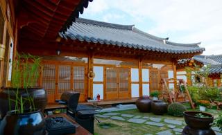 Jeonju Hanok Maeul Sukbak Deomeomoom - 8