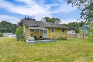 Less Than 2 Mi to Beach Cozy Cottage with Patio on Cape Cod - 2