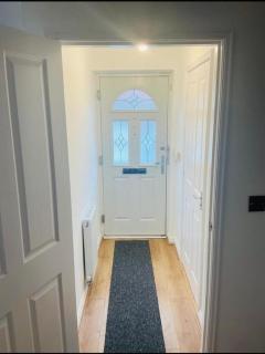 Stylish 3 Bed Home With Garden & Free Parking - 6