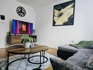 Stylish 3 Bed Home With Garden & Free Parking - Manchester - 9