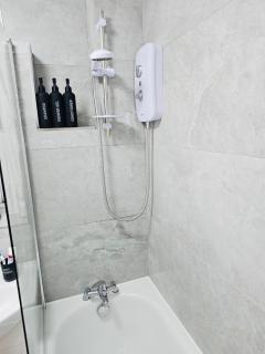 Stylish 3 Bed Home With Garden & Free Parking - Manchester - 3