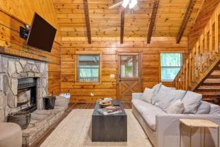 Dudley I by AvantStay Cosy Cabin w Hot Tub Incredible Views - Pigeon Forge - 3