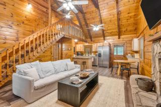 Dudley I by AvantStay Cosy Cabin w Hot Tub Incredible Views - Pigeon Forge - 4