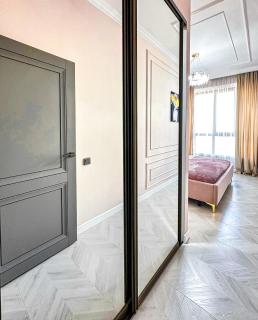 Stylish Studio Apartment with a Separate Bedroom - Almaty - 8
