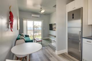 Walk to Daytona Beach and Boardwalk Apt with Balcony - Daytona Beach - 8