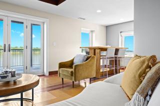 Elegant Riverside Escape Bottom-Floor Haven - Louisville - 2