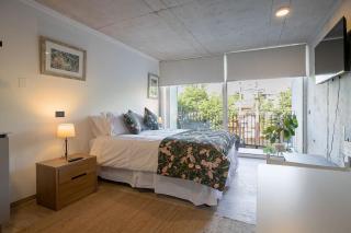 Cozy Studio La Reina Steps from the Mall - 6