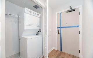 Brand New Upscale 1 Bedroom with Free Parking - Oakville - 5