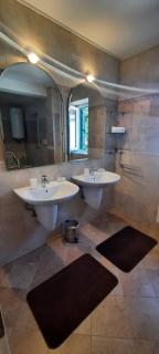 Three bedrooms family apartment with sea view Sveti Stefan - 5