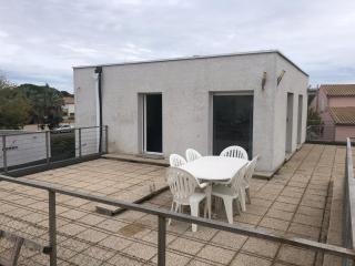 Pérols Centre, Studio unique au dessus de notre maison avec grande terrasse - Pérols - 0