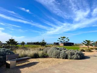 Brilliant Quay Blvd Apt Close to Wyndham Harbour - 5